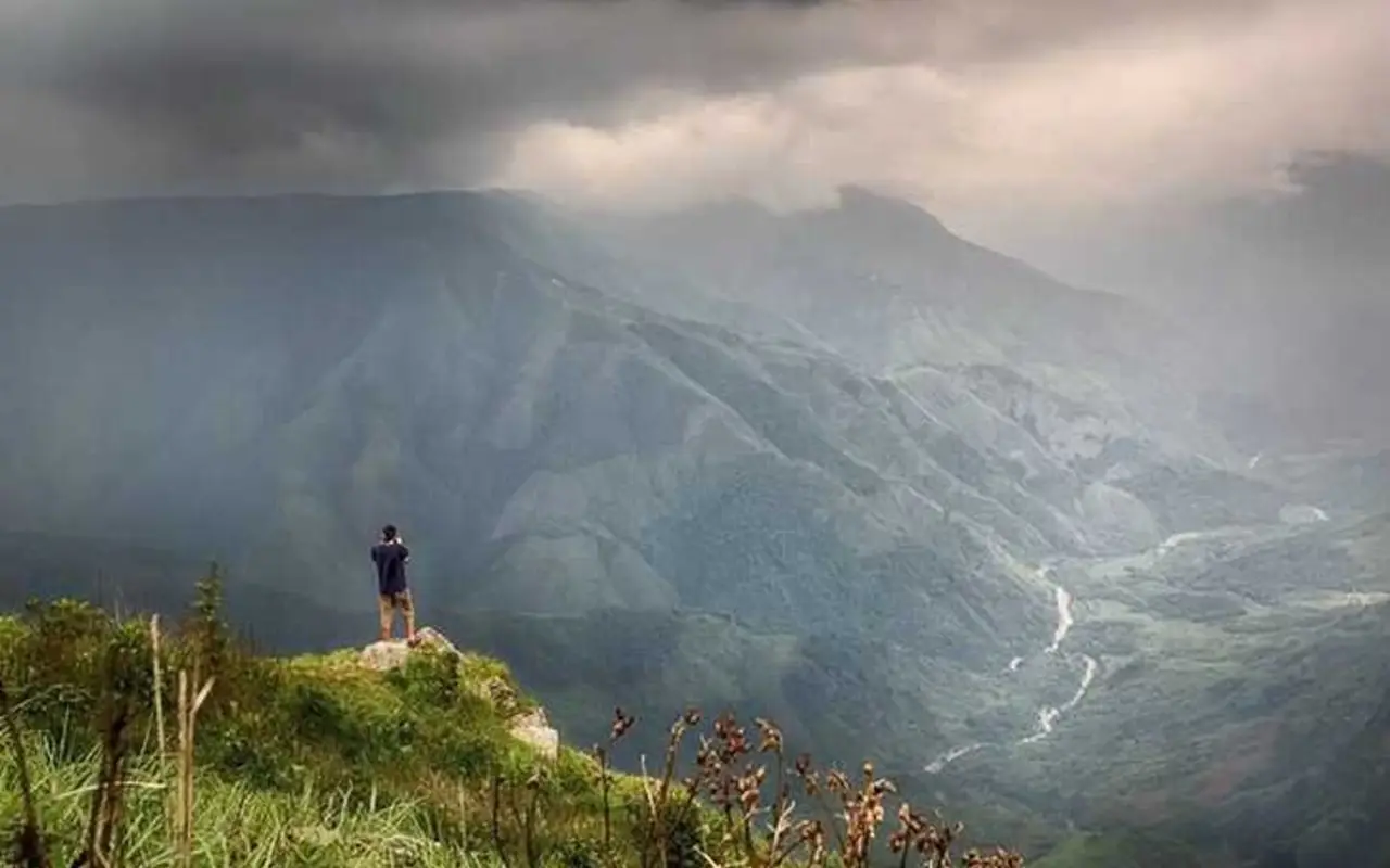 Discover Laitlum Viewpoint: A Budget Traveler's Dream in Meghalaya